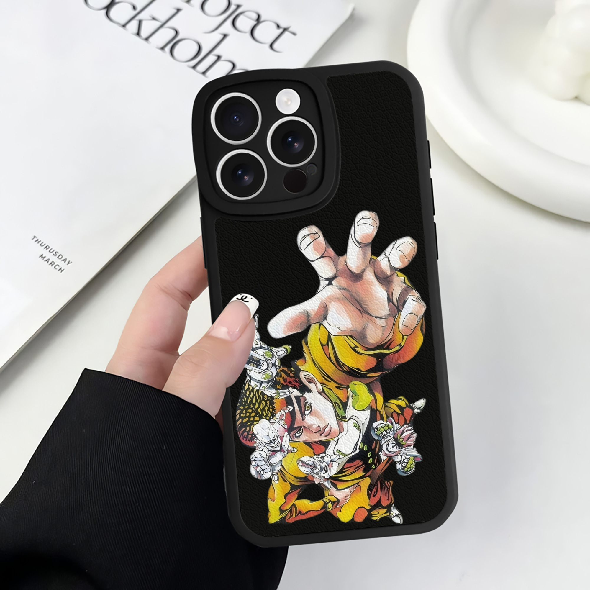 （画像用） ジョジョの奇妙な冒険 ひがしかた じょうすけ JoJo's Bizarre Adventure Higashikata Josuke 【iPhone 16シリーズ対応】シリコンスマホケース（レザー調） 材質：シリコン